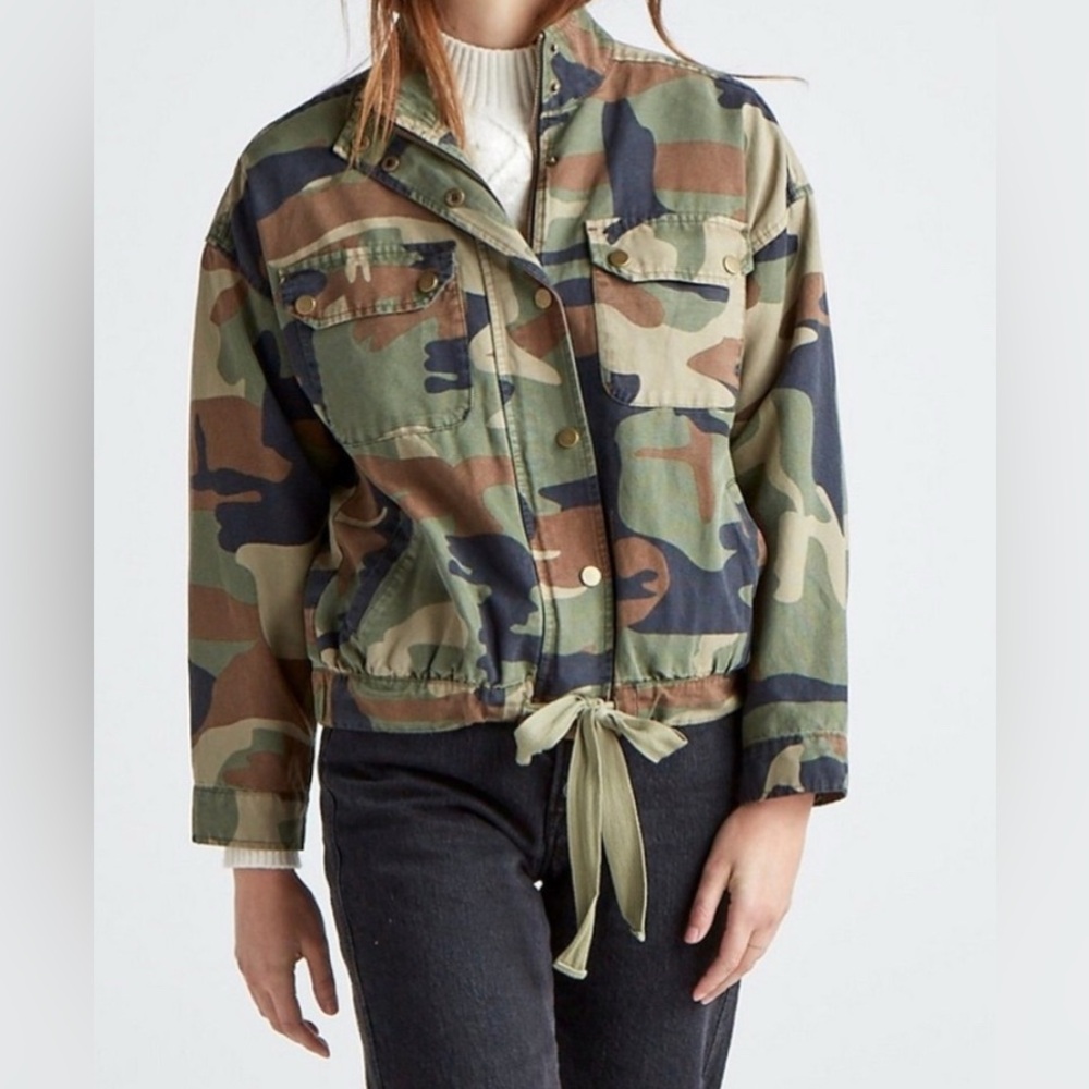 Lucky Brand Cropped Camouflage  jacket Women size Large